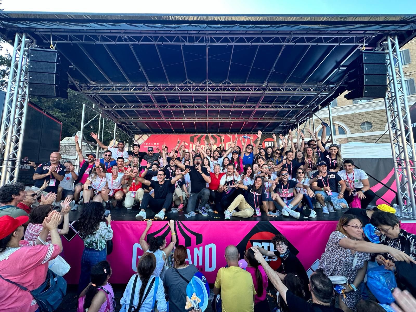 JUST PEOPLE al fianco di RCS per il Giro d'Italia 2026: competenza on field e presidio territoriale